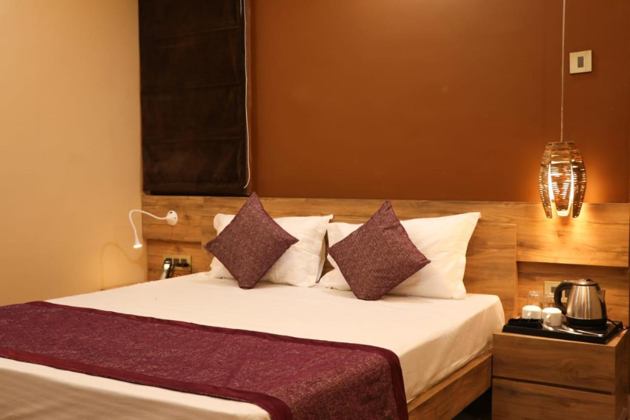 Hotel Mansa Κανπούρ Εξωτερικό φωτογραφία