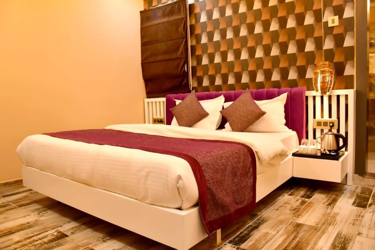Hotel Mansa Κανπούρ Εξωτερικό φωτογραφία