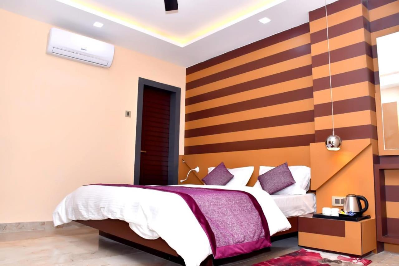 Hotel Mansa Κανπούρ Εξωτερικό φωτογραφία